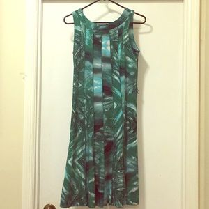 A green pick up pattern dress